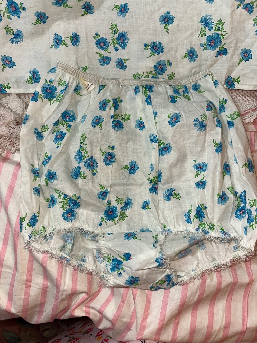 Vintage Floral Two-Piece Cotton Set in Blue 2 sets - Picture 2 of 9